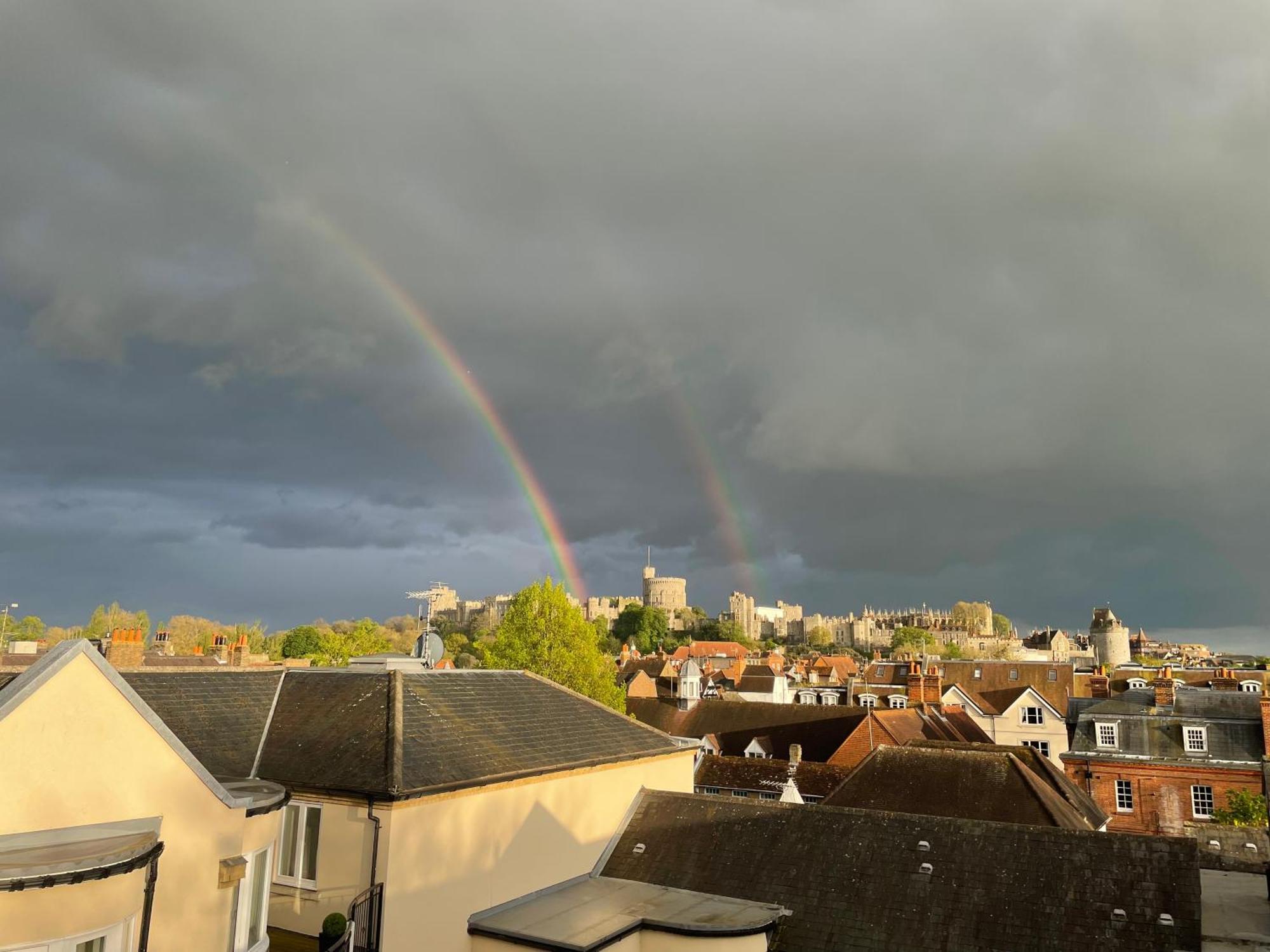 Top Floor En-Suite Double Bedrooms With Great View Of Windsor Castle & Free Parking Exterior foto