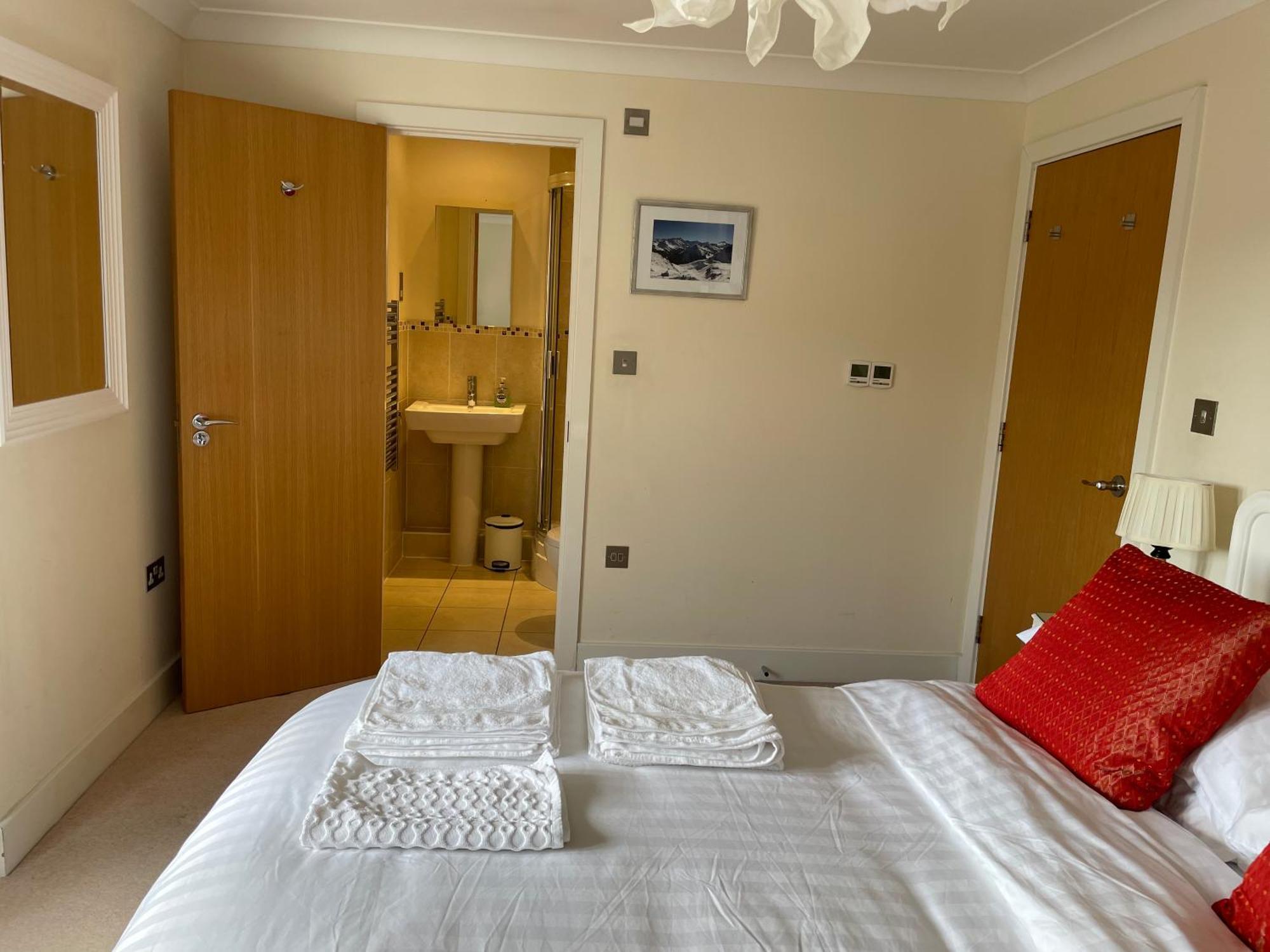 Top Floor En-Suite Double Bedrooms With Great View Of Windsor Castle & Free Parking Exterior foto